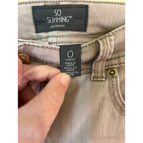Chicos so slimming midrise ankle jeans size 4 - Picture 3 of 3